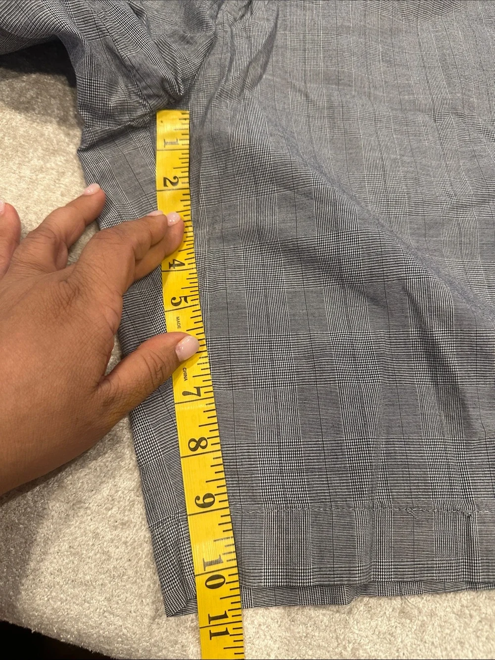 Banana Republic Men's Light Gray Plaid Flat-Front Shorts